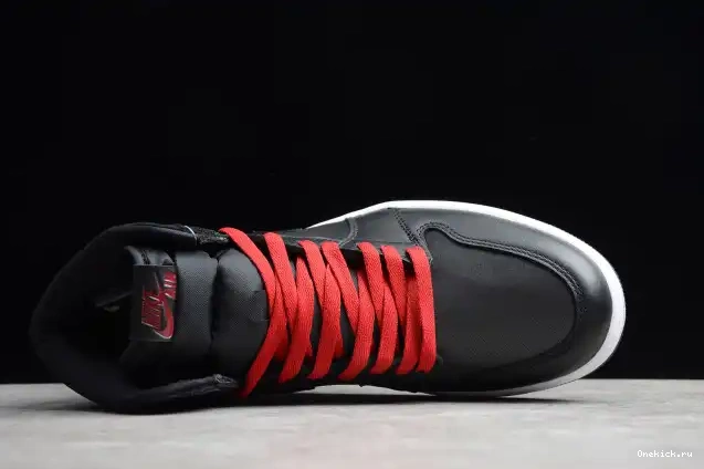 One Kick 1 Retro Satin High Air Jordan OG Black 555088-060 0706